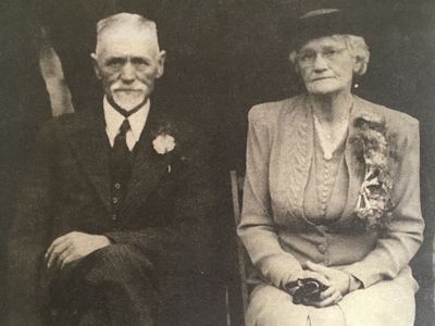 Gert Jan Oosthuizen Marincowitz (1875-1952) and his wife Anna Margaretha Oosthuizen (1879-1973), seated side by side...