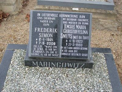 The Marincowitz headstone of ds Frederik Simon 'Freddie' Marincowitz (2.1.1921 - 7.5.2008) and (Emsie) Maria...
