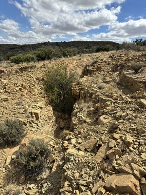 Broken rock and spoil on the hillside above the ruin, 232 m south and 74 m higher. Consistent with hand prospecting...