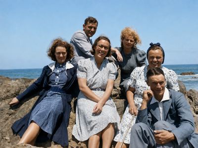 Six young people on the rocks above the sea. Frans Oosthuizen identifies three of them: TOKKIE MARINCOWITZ sits at...