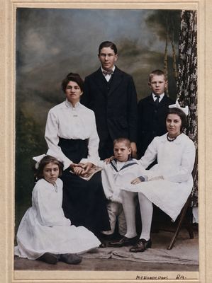 Johanna Fredricka Oosthuizen, born Malherbe (1875-1959), seated with her five children in a photographer's studio...